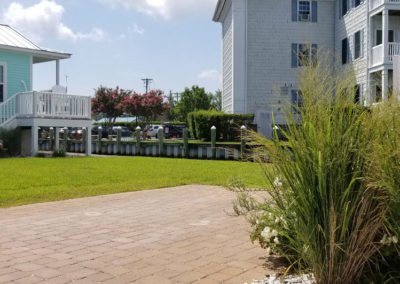 Patio landscaping by Browder-Hite